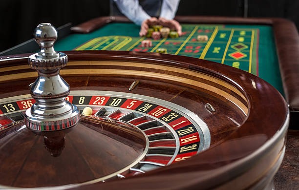 bola228 AduQ game table showing player cards and betting positions